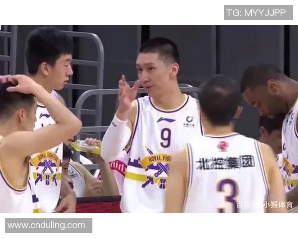 上海篮球队技术争议引发热议球迷与专家各抒己见探讨战术与裁判判罚