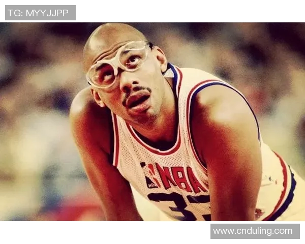 花式足球明星贾巴尔的精彩瞬间与炫酷技艺全景展示