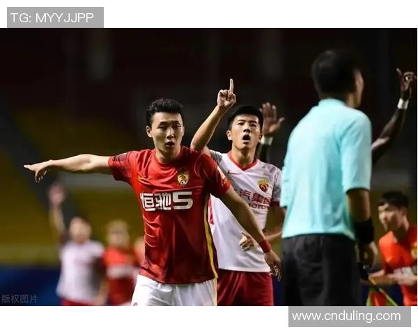 南京足球队在亚运会中的团队协作表现值得称赞与反思的全面分析